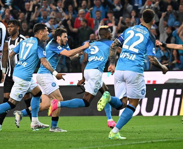 意甲冠军复仇时刻！那不勒斯主场誓斩卡利亚里，双枪领衔冲击晋级